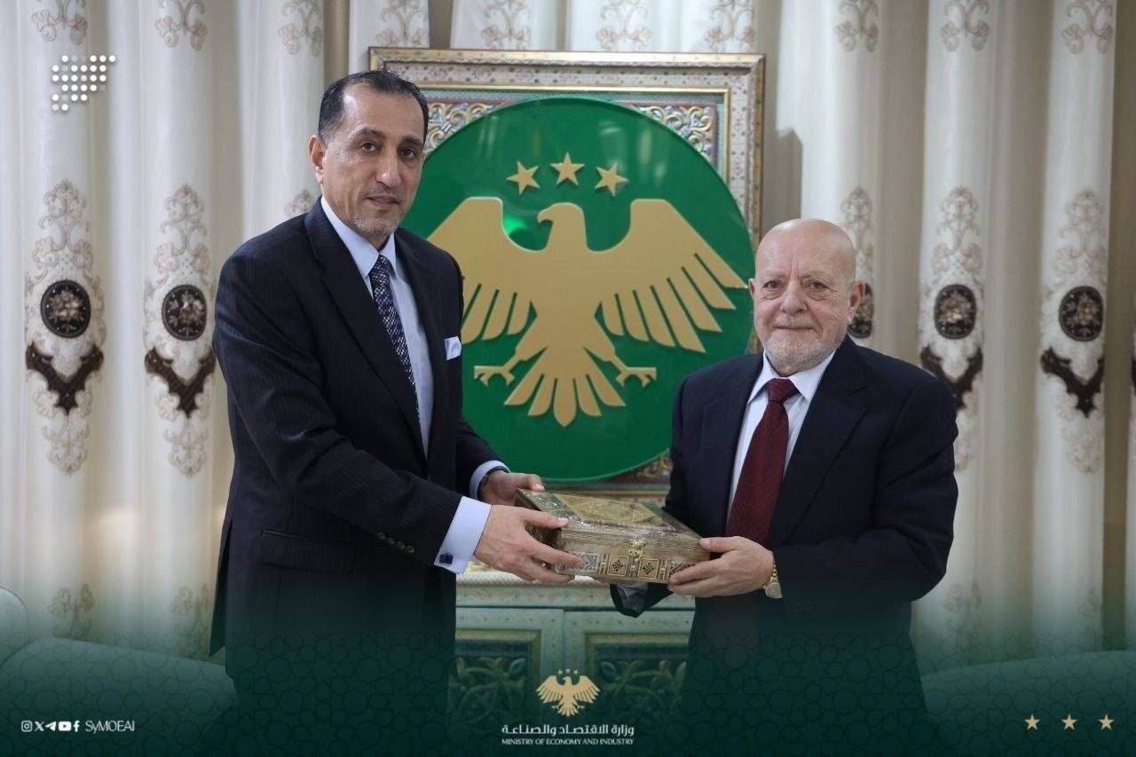 وزير الاقتصاد والصناعة يبحث مع السفير الأردني بدمشق..