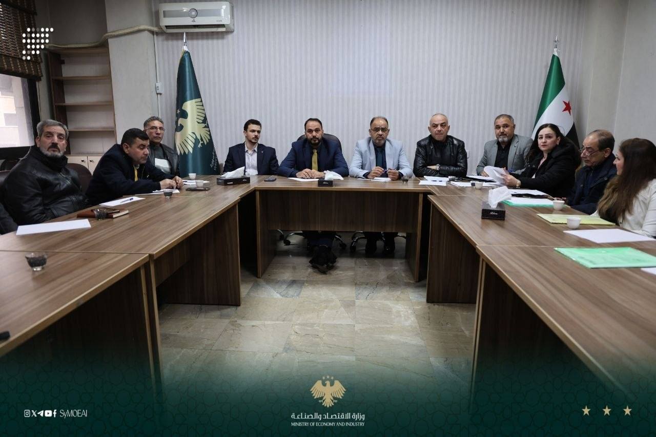 اجتماع تنسيقي لمتابعة أعمال الاستثمار في معامل الإسمنت