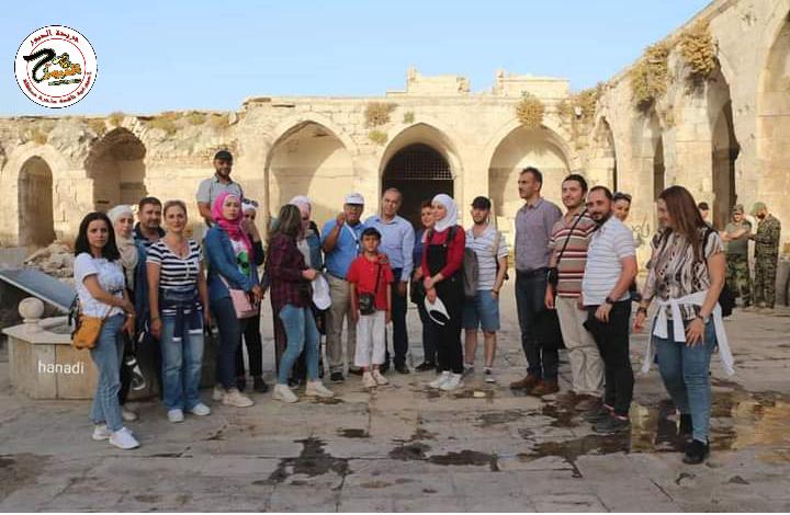 مجموعات سياحية من عدة محافظات تزور  المعالم الأثرية في إدلب