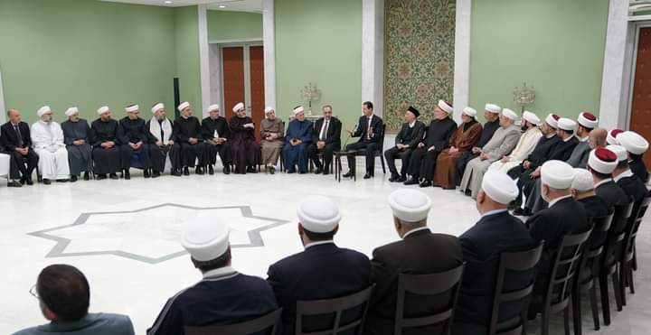 الرئيس الأسد يستقبل وفدا من كبار علماء الدين في دمشق