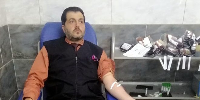 أهالي اللاذقية يتوافدون إلى مركز بنك الدم دعماً لجرحى الاعتداء الإرهابي على الكلية الحربية في حمص