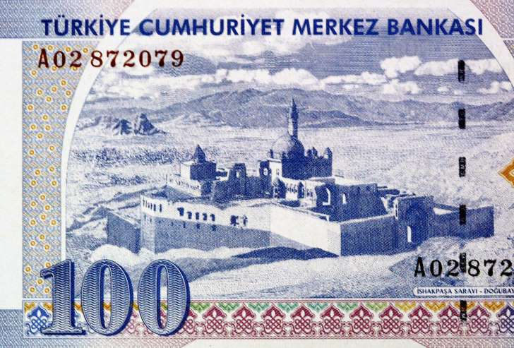 الليرة التركية تسجل مزيدا من التراجع امام الدولار
