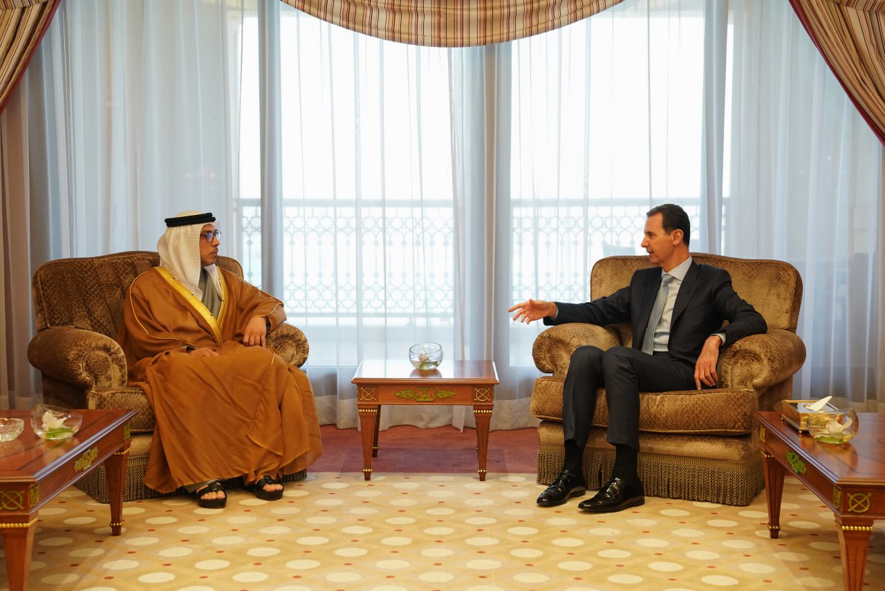 الرئيس بشار الأسد يلتقي الشيخ منصور بن زايد آل نهيان نائب رئيس دولة الإمارات العربية المتحدة رئيس الوفد الإماراتي المشارك في القمة العربية. 