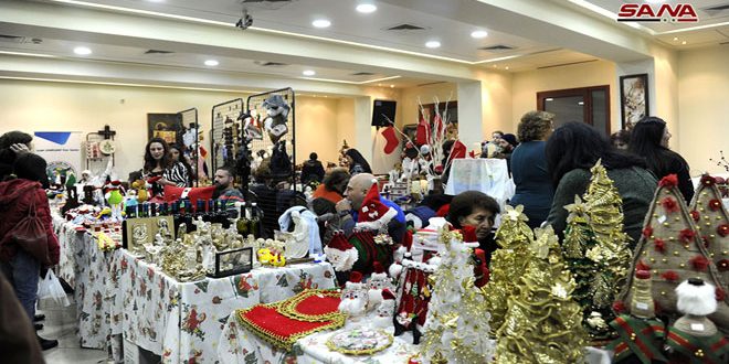 بازارات أعياد الميلاد ورأس السنة.. مساحة لصناعة البهجة والفرح
