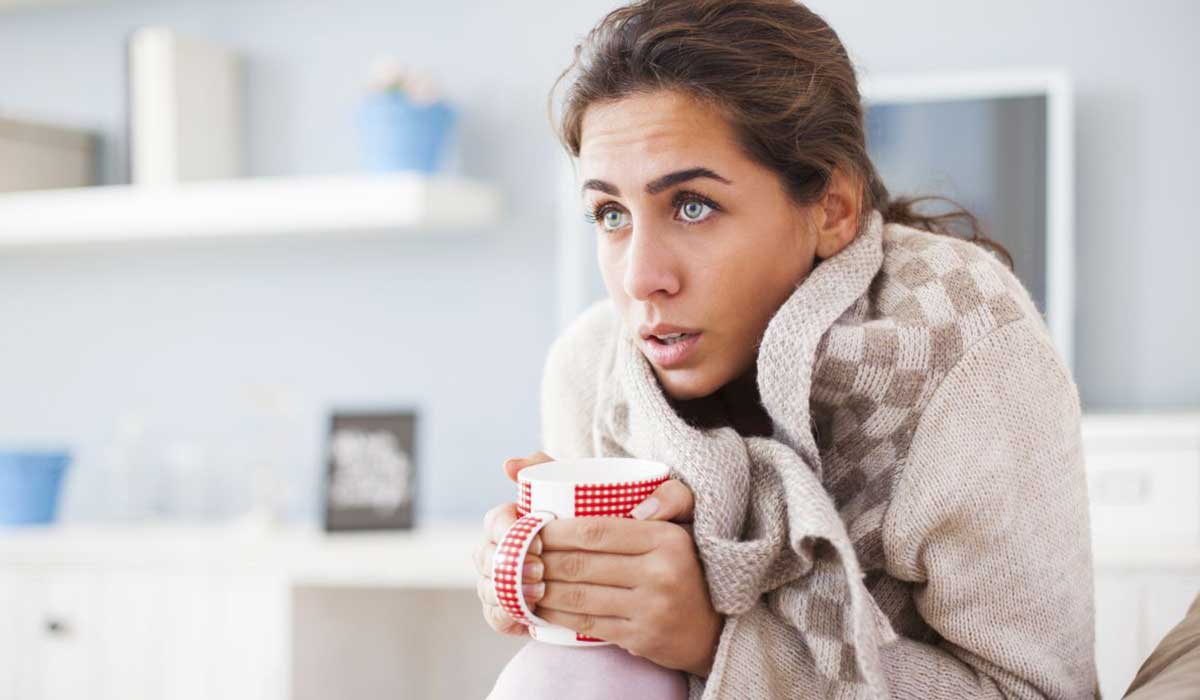 لماذا تشعر النساء بـ البرد أكثر من الرجال ؟

