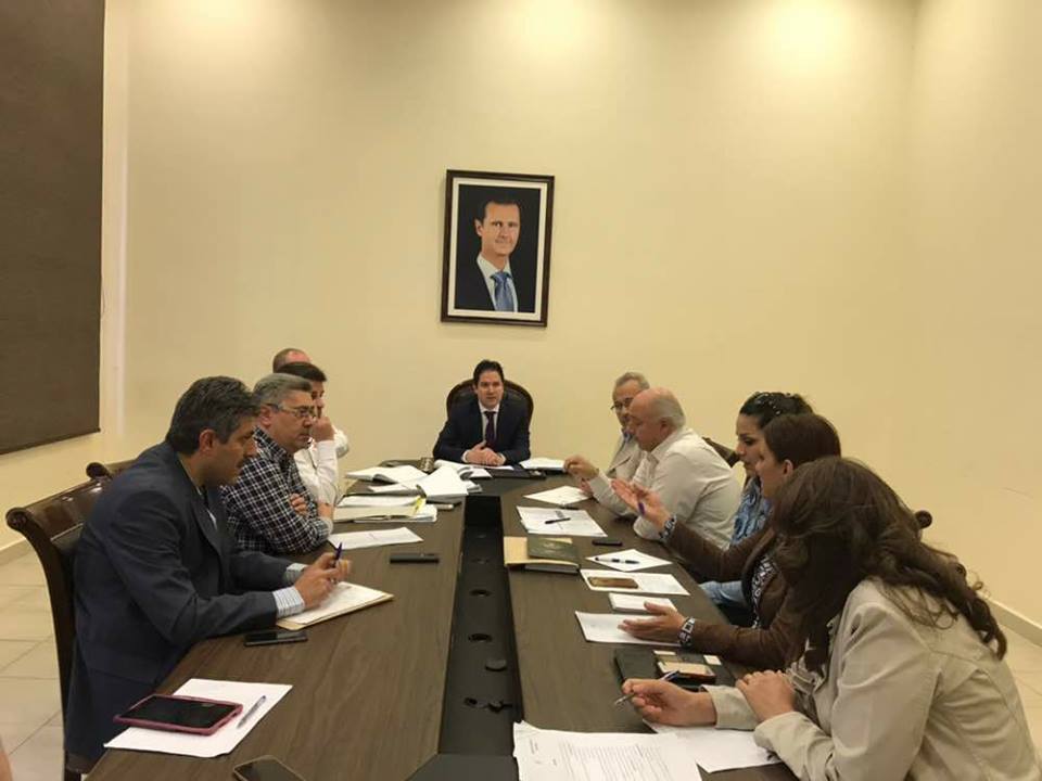 اجتماع وزير السياحة مع المدراء المعنيين لمناقشة مشروع التشريع الخاص ببدل الخدمات.. ومشروع قوانين لعمل القطاع السياحي.. 